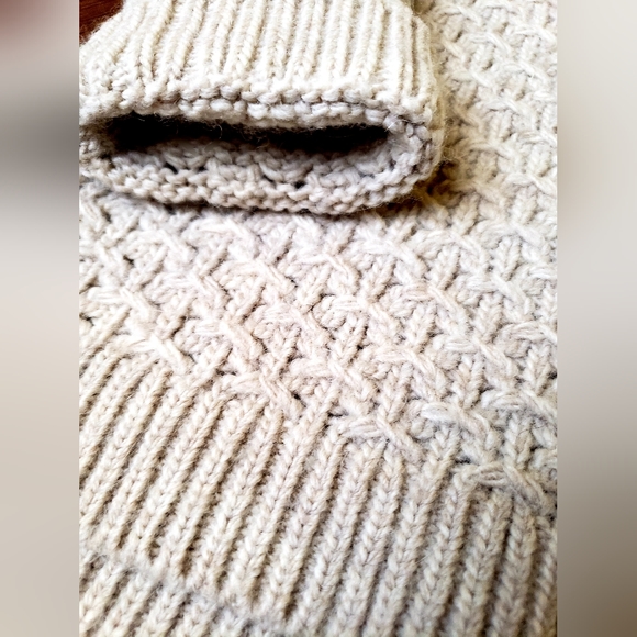 Chunky Knit Merino Alpaca Wool Blend Fisherman Style Sweater by Banana Republic - Picture 2 of 9